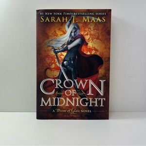 Crown of Midnight by Sarah J. Maas Throne of Glass